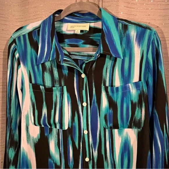 soldJones New York Sport Multi Color Two Pocket Long Sleeve Button Blouse Size M - Picture 2 of 6